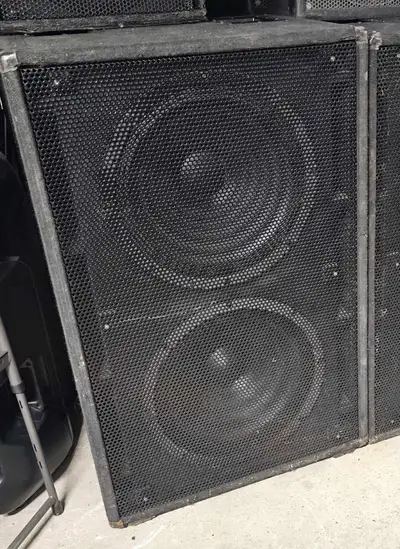 Double 18" (RCF Drivers 2000w Peak) Yorkville Elite Subwoofer, View more