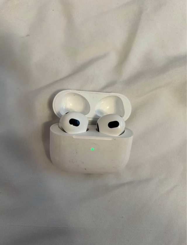 Air pods gen 3 in Headphones in St. Catharines - Image 3