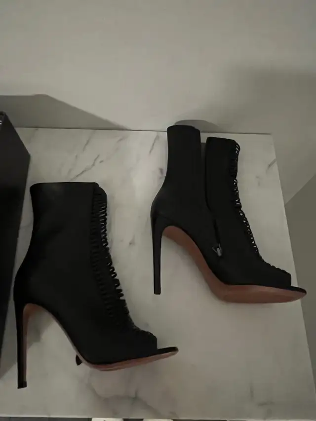 women’s Designer Shoes in Women's - Shoes in Hamilton - Image 4