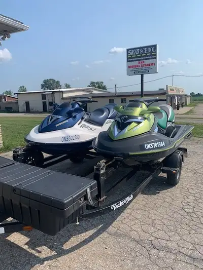 Forsale 2005 Seadoo RXT 215 Supercharged 3-seater 275 Hrs. Machine has some sun fading but overall,...