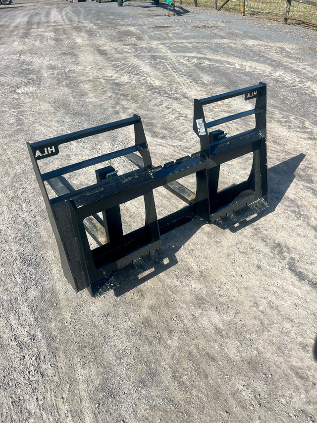 New HLA Pallet Forks in Farming Equipment in Napanee - Image 4