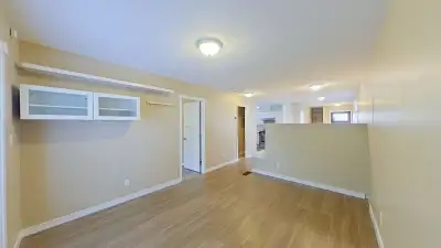 2 Bedrooms, 1 washroom, single detached garage in jackson height