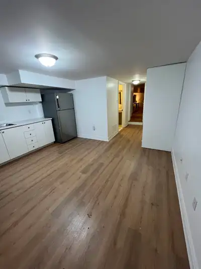 Available Immediately | Davenport Rd & Symington Ave (Toronto) Newly renovated cozy basement bachelo...