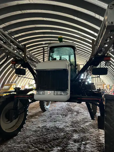 3052 hrs 100’ Pomier Boom, 3 way nozzle bodies , Jd Auto steer,Foam Marker, FW Assit, Trikon Crop Di...