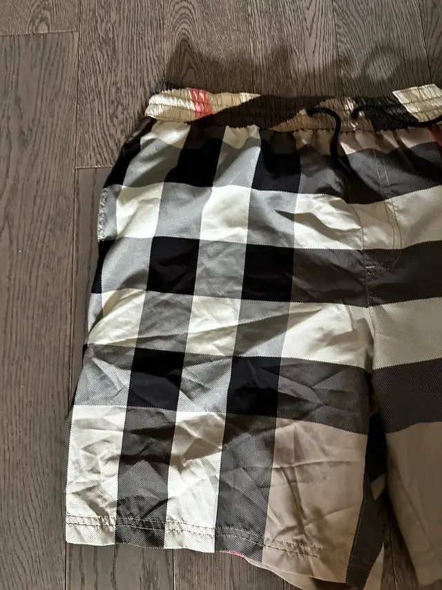 men’s authentic Burberry shorts in Men's in Mississauga / Peel Region - Image 4