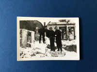 !2th Manitoba Dragoons Soldiers posing in Winter time