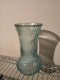 Vase en vitre bleu