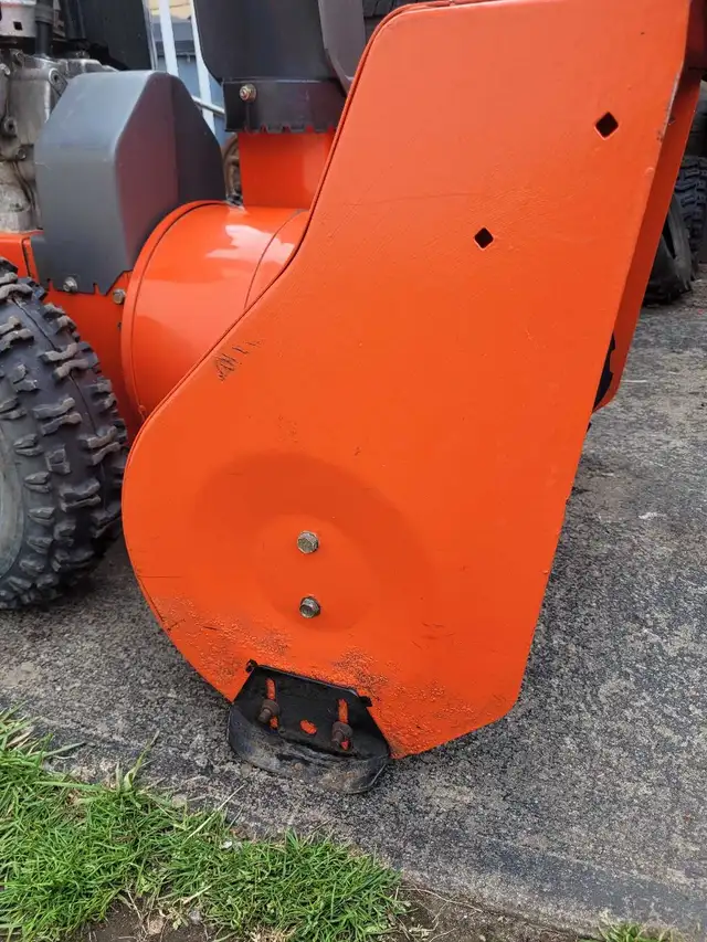 Noma 27" snowblower in Snowblowers in Kitchener / Waterloo - Image 8