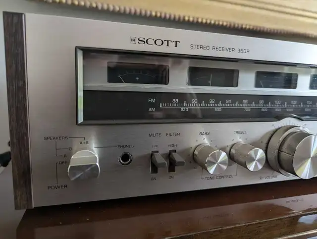 Scott 350R AM/FM stereo receiver in Stereo Systems & Home Theatre in Ottawa - Image 4