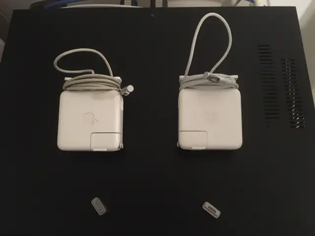 Apple   45W MagSafe Power Adapter  for MacBook Air in Laptop Accessories in City of Toronto - Image 2