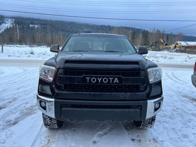 2015 toyota tundra trd off road, double cab in Cars & Trucks in Revelstoke