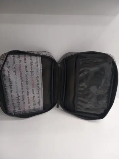 Provide protection for your ipad with this 31 brand case in like new condition. With zipper pockets...