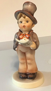 Hummel figurine #131 "Street Singer"