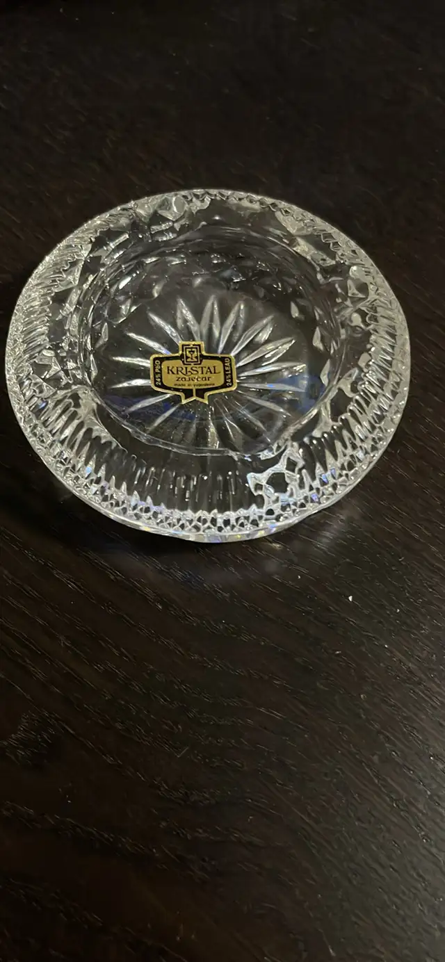 Vintage Zajecar Made in Yugoslavia 24% Lead Crystal Ashtray  in Arts & Collectibles in Mississauga / Peel Region - Image 2