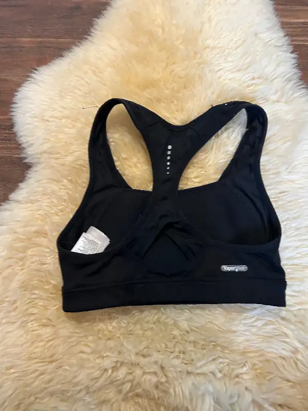 North Face- fitness bra in Women's - Tops & Outerwear in Barrie - Image 3