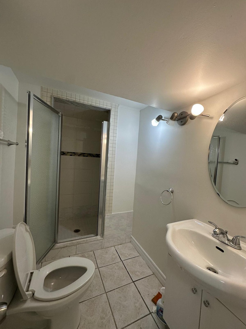 Semi Detached Raised Bungalow in Mississauga (Downstairs Unit) 4