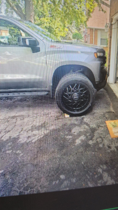 22" 6x139 rims and like new tires maybe 3000kms use in Tires & Rims in Oshawa / Durham Region - Image 2