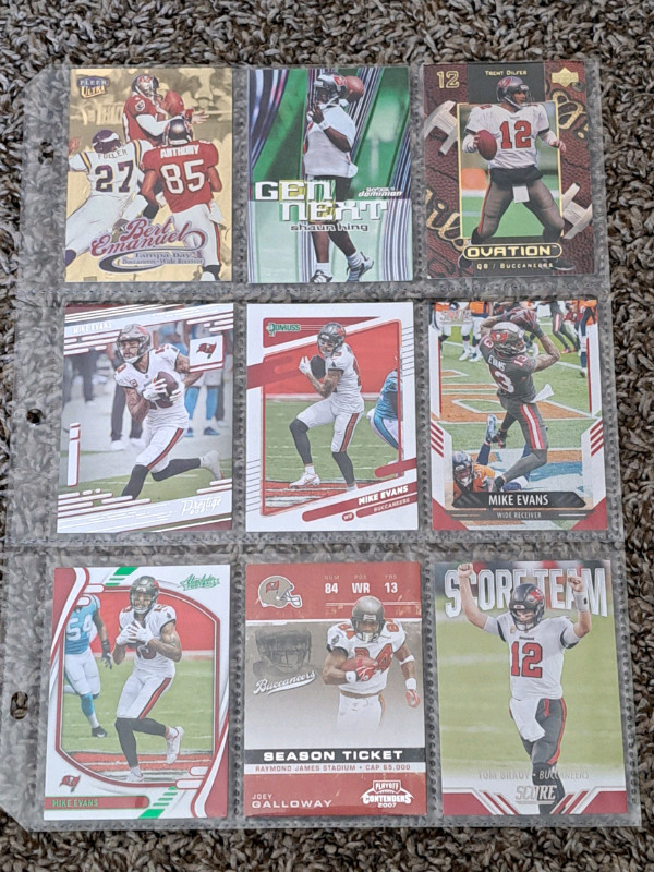 Tampa Bay Buccaneers football cards  in Arts & Collectibles in Oshawa / Durham Region