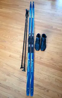 Cross Country Ski set - Mens 9-9.5 or 10.5-11 / Womens 10 - 12
