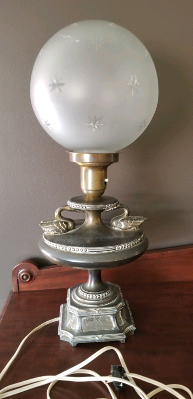 Beautiful Vintage Brass Table Lamp in Indoor Lighting & Fans in City of Montréal - Image 3