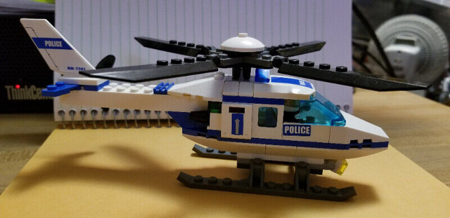 Lego City # 7741 - Police Helicopter in Toys & Games in Oshawa / Durham Region - Image 3