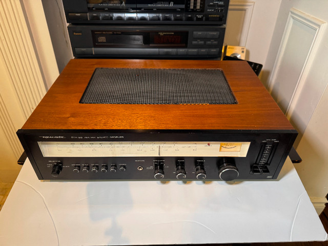 Realistic STA-85 AM/ FM Vintage Stereo Receiver Mint Japan in Stereo Systems & Home Theatre in City of Toronto - Image 2