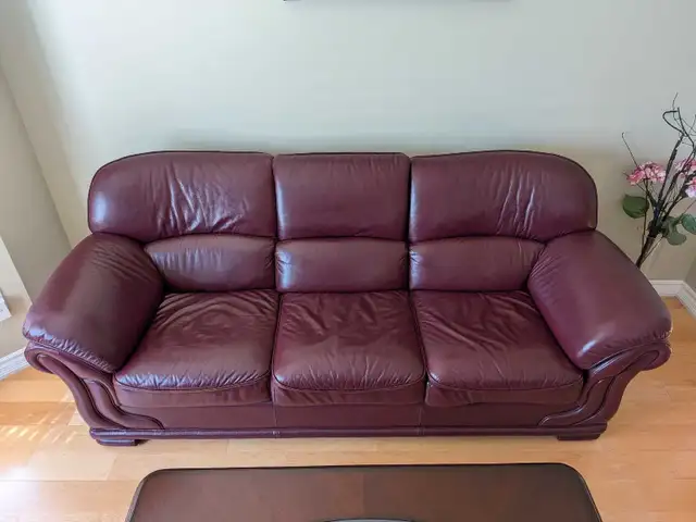 Leather Sofa Set and Coffee Table in Multi-item in Stratford - Image 2