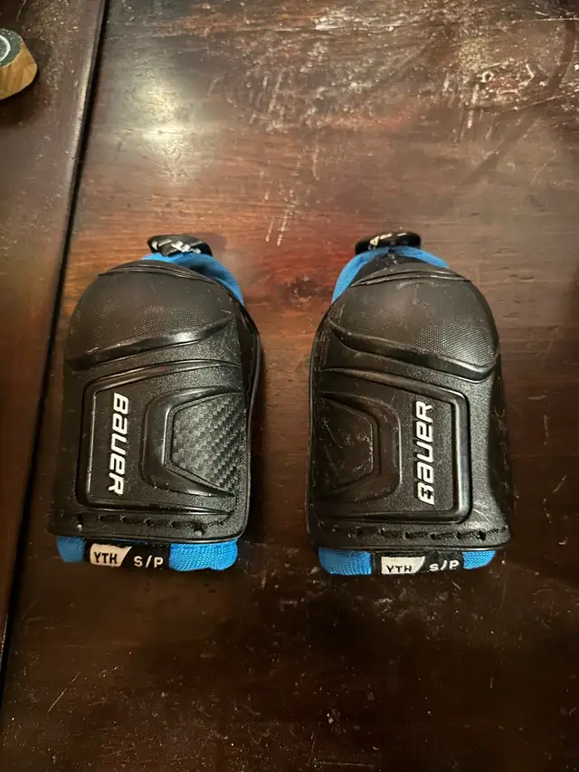 Bauer youth hockey equipment in Hockey in Barrie - Image 10