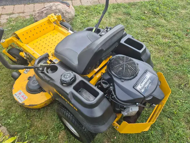 52" Hustler Raptor zero turn in Lawnmowers & Leaf Blowers in Markham / York Region - Image 3