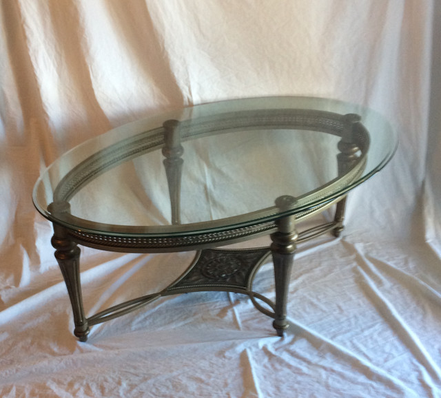 Elegant Metal and Glass coffee table in Coffee Tables in Markham / York Region - Image 2