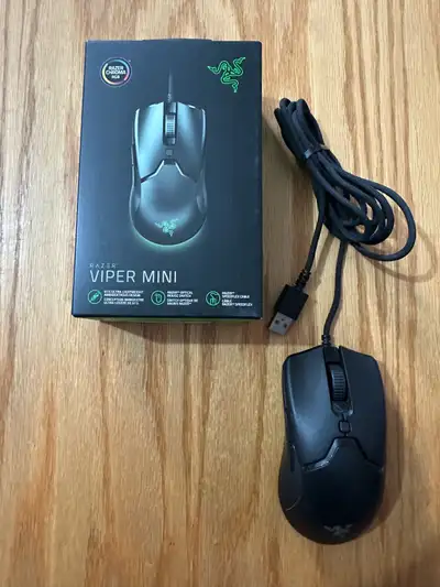 Selling my son‘s computer accessories, works perfectly, nothing wrong with it. 8500 DPI