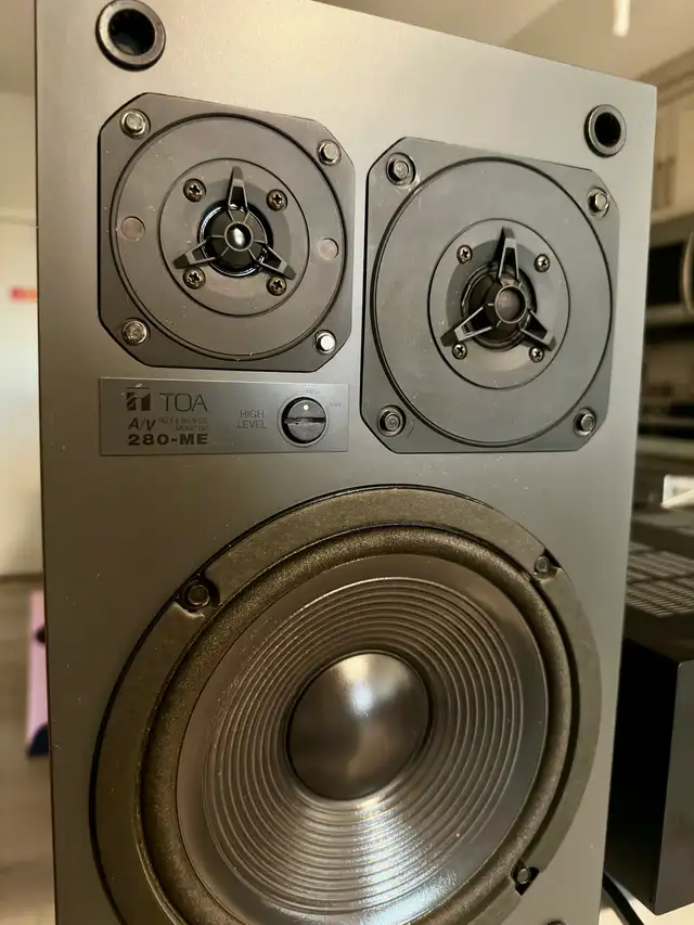 Speakers in Speakers in Calgary - Image 8