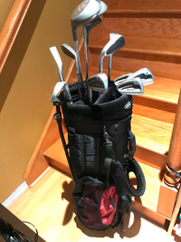 Bâtons de golf avec sac et chariot