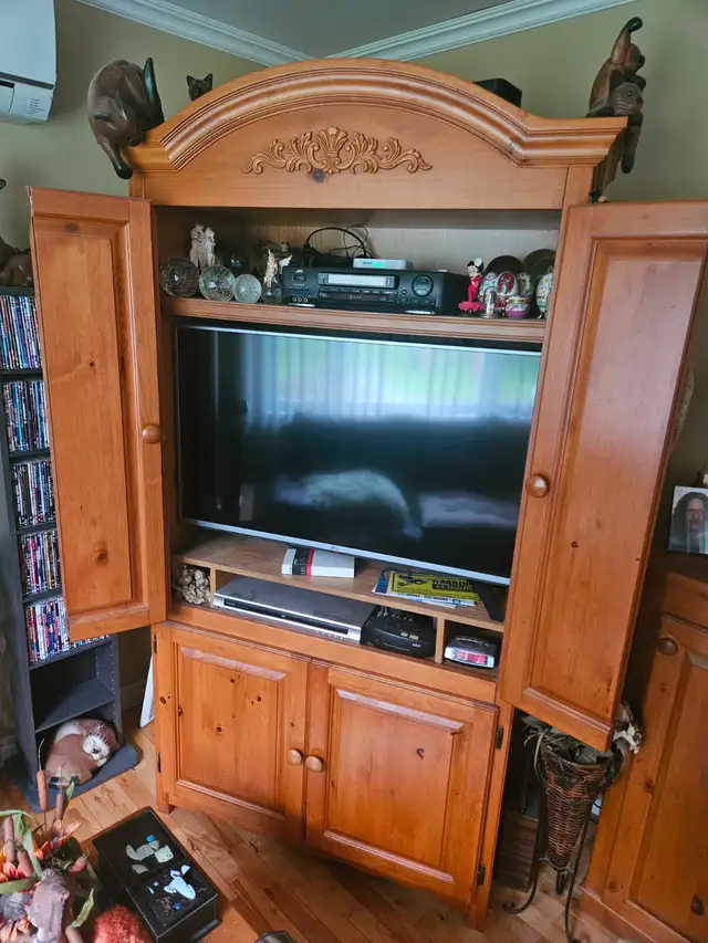 Armoire De Television in Bookcases & Shelving Units in Trois-Rivières - Image 2