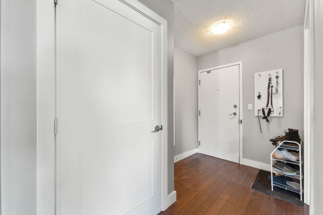 TOP FLOOR CORNER UNIT with Calgary Skyline Views in Condos for Sale in Calgary - Image 2