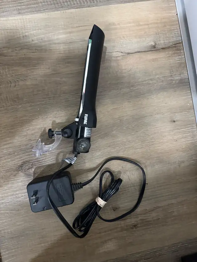 Fluval nano tank light in Accessories in West Island - Image 2