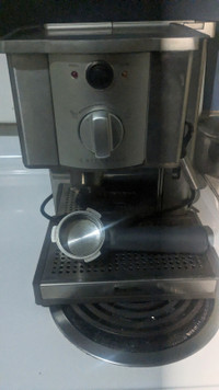 Machine à café Breville Café Roma (pour les pièces).La pompe de 