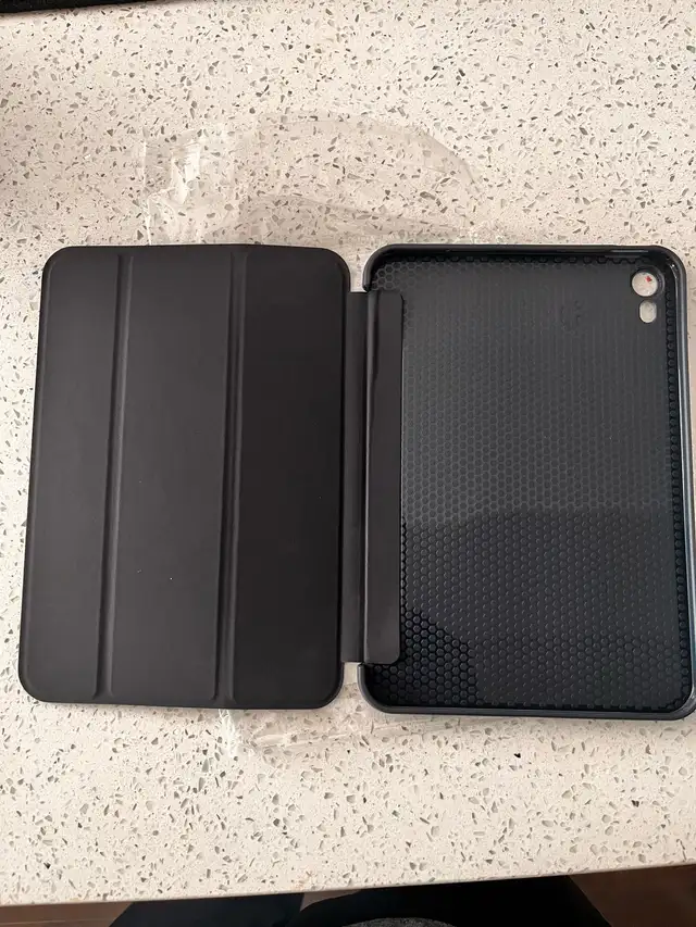 New IPad Mini 6/7 in iPad & Tablet Accessories in Mississauga / Peel Region - Image 2