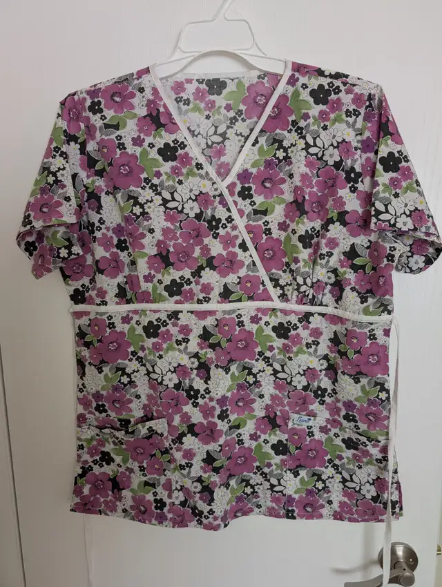 Scrub top - medium to large size in Women's - Tops & Outerwear in Edmonton - Image 2