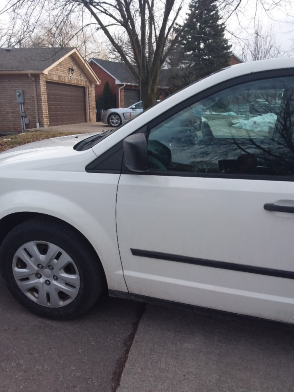 2014 dodge grand caravan in great shape and low milage for sale. in Cars & Trucks in Markham / York Region - Image 2