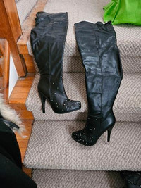 HIgh black and beautiful fashion boots.