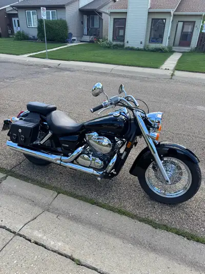 2006 Honda Shadow Aero in new condition, 21,000 kilometres on the odometer, no accidents or ever dro...