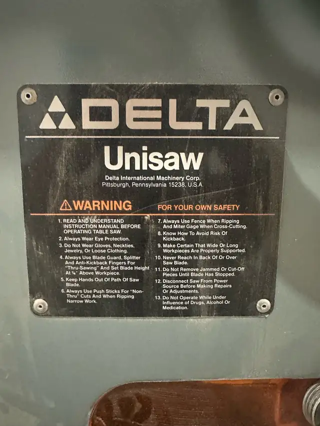 Delta 10” Cabinet Table Saw /router in Power Tools in Strathcona County - Image 6