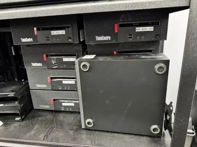 Lenovo M710e. i5-7th. SFF. HOT Sale in Desktop Computers in Markham / York Region - Image 2