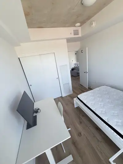 3 bedroom 2 Bathroom. Only access to 1 bedroom. Fully furnished, monitor not included in bedroom. Su...