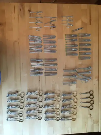Lot 67 Crochets rideaux MÉTAL VINTAGE 4-Prong Curtain Hooks , View more