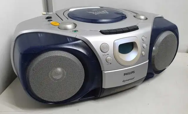 Philips Magnavox AZ2000/17 AM/FM Radio CD Cassette Boombox in Other in City of Toronto - Image 2
