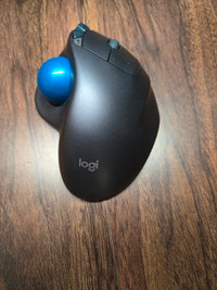 Logitech M570 Wireless Trackball mouse
