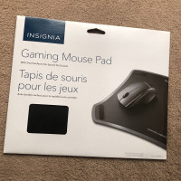 Insignia PC Gaming Mouse Pad Dual Surfaces for Speed or Control