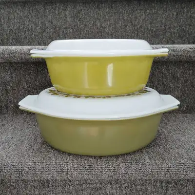 2 cocottes Pyrex vintage en milkglass, View more